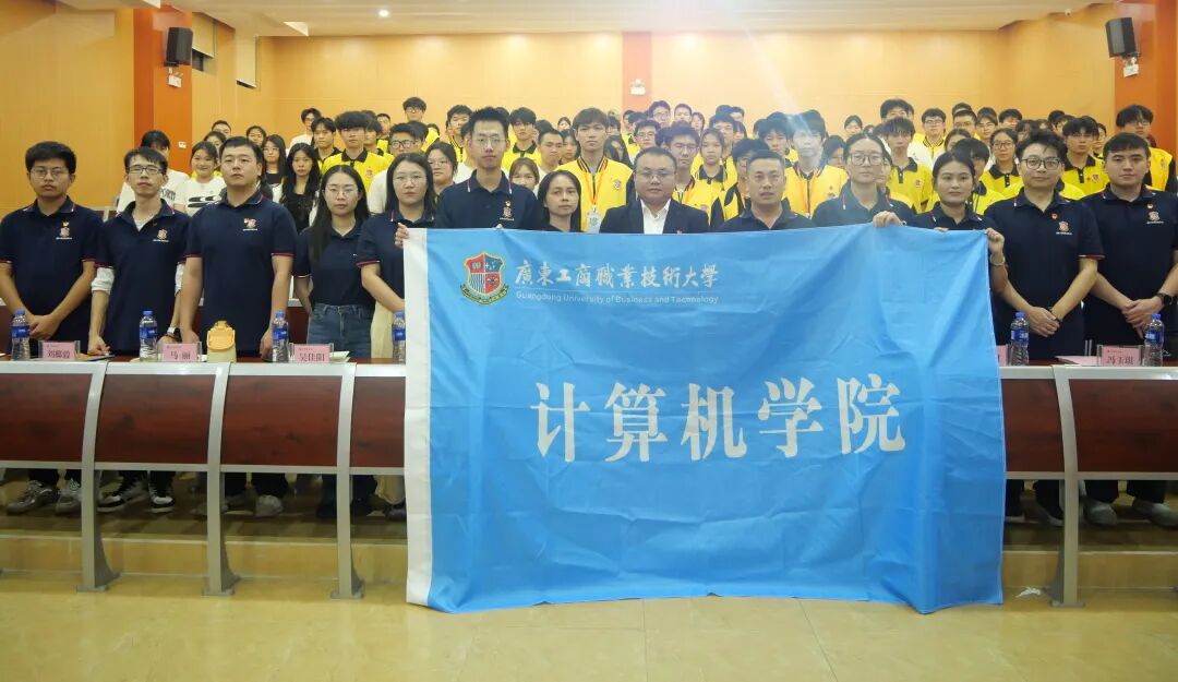 图片包含 播放器, 院子, 礼堂, 站
AI 生成的内容可能不正确。 图片包含 播放器, 院子, 礼堂, 站
AI 生成的内容可能不正确。