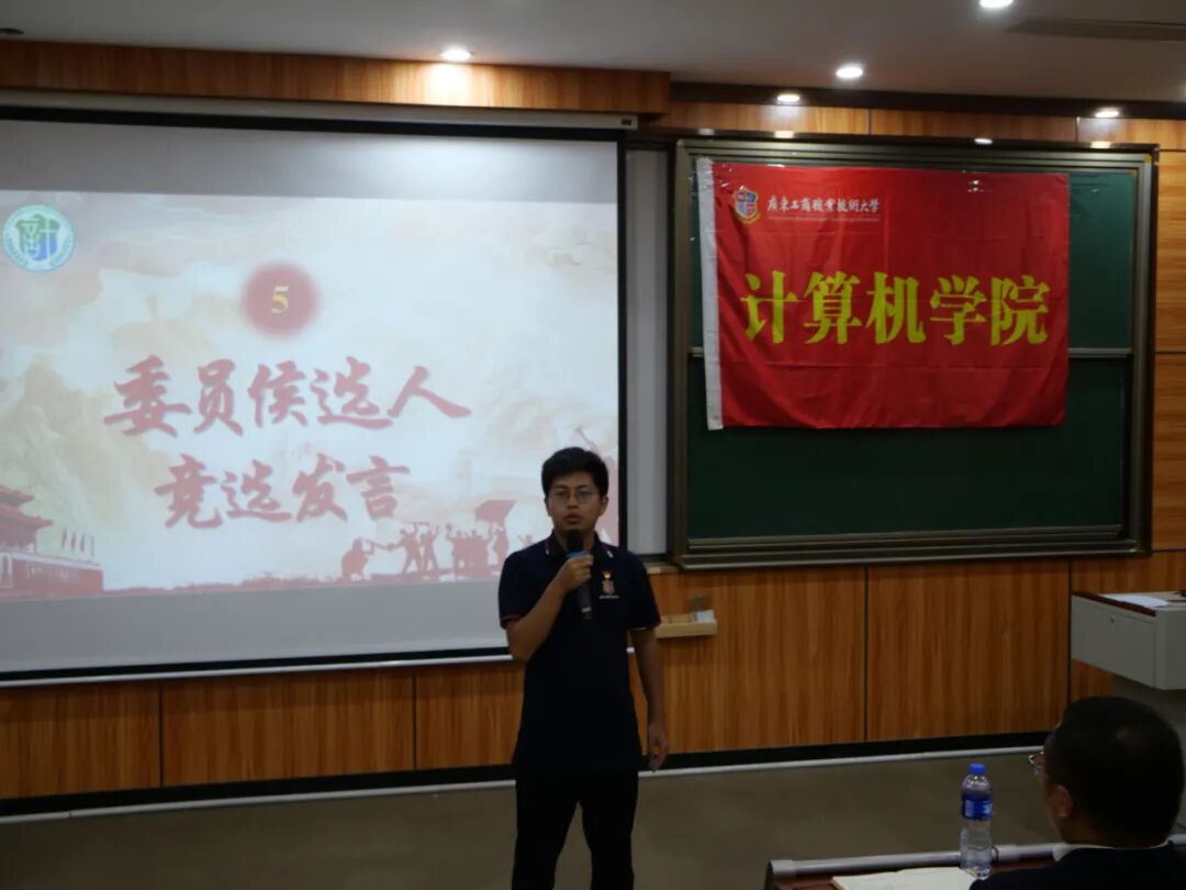 男人站在电视前玩游戏
AI 生成的内容可能不正确。 男人站在电视前玩游戏
AI 生成的内容可能不正确。