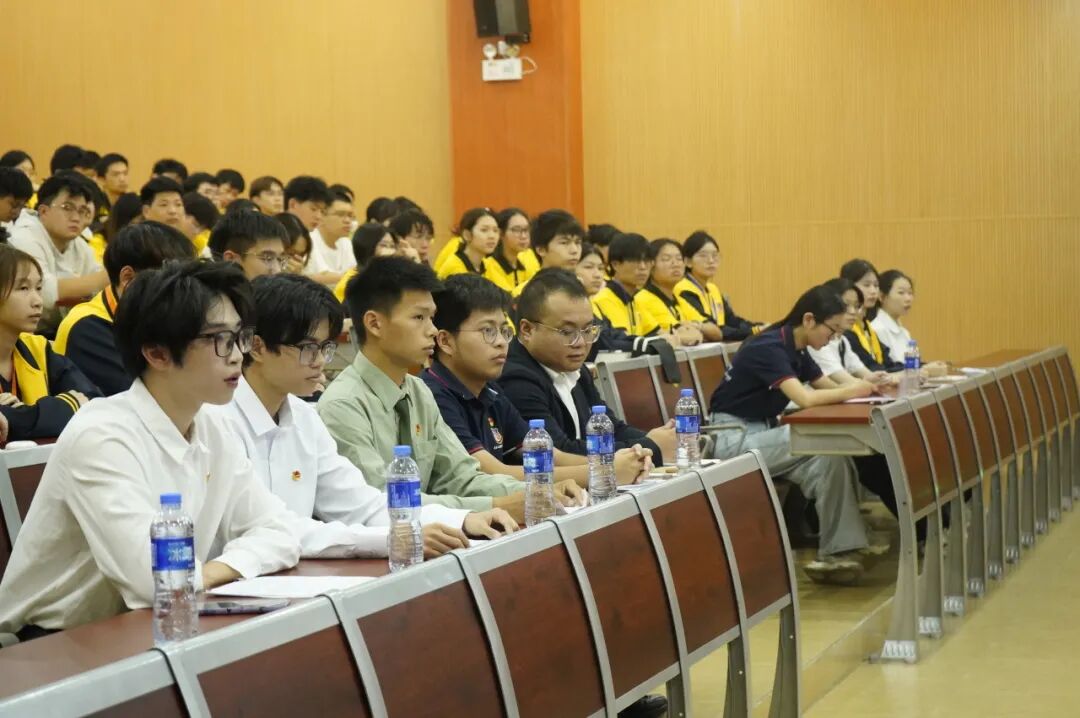 会议室里的人们
AI 生成的内容可能不正确。 会议室里的人们
AI 生成的内容可能不正确。