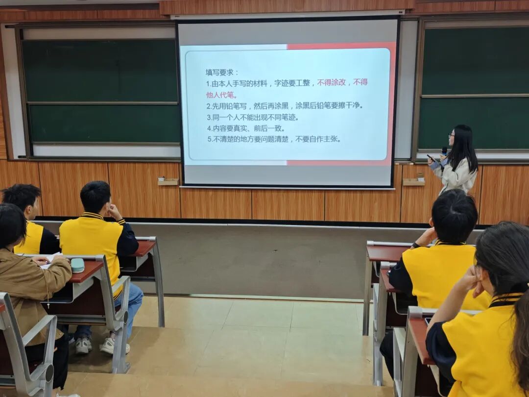 会议室里的人们
AI 生成的内容可能不正确。 会议室里的人们
AI 生成的内容可能不正确。