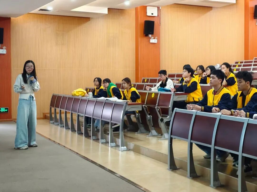 会议室里的人们
AI 生成的内容可能不正确。 会议室里的人们
AI 生成的内容可能不正确。