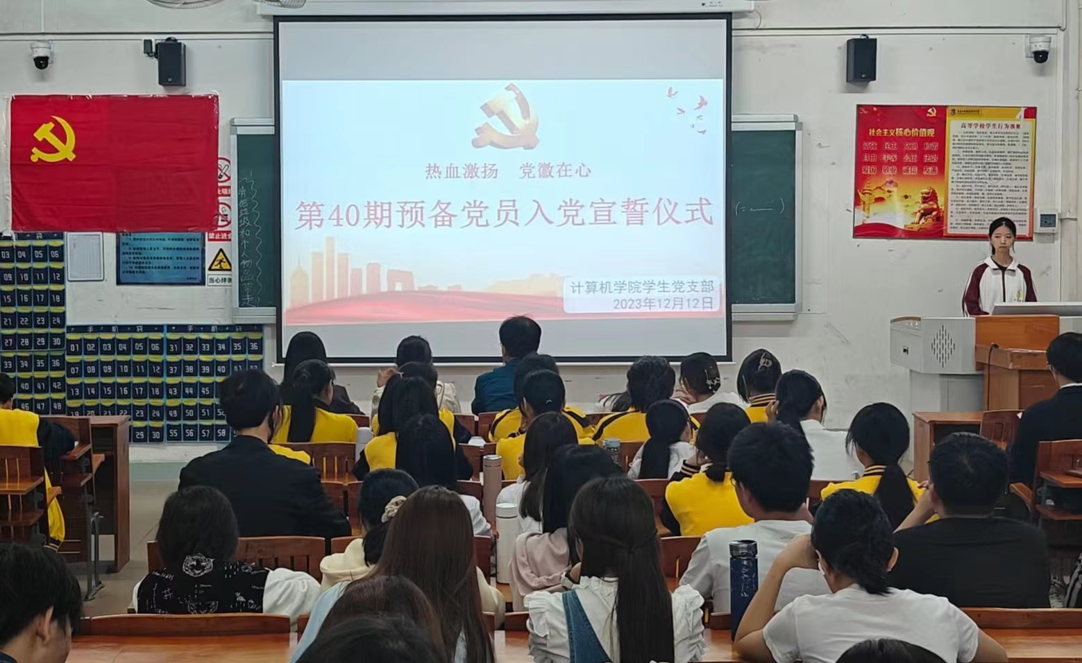 图为主持人介绍仪式流程.jpg 图为主持人介绍仪式流程.jpg