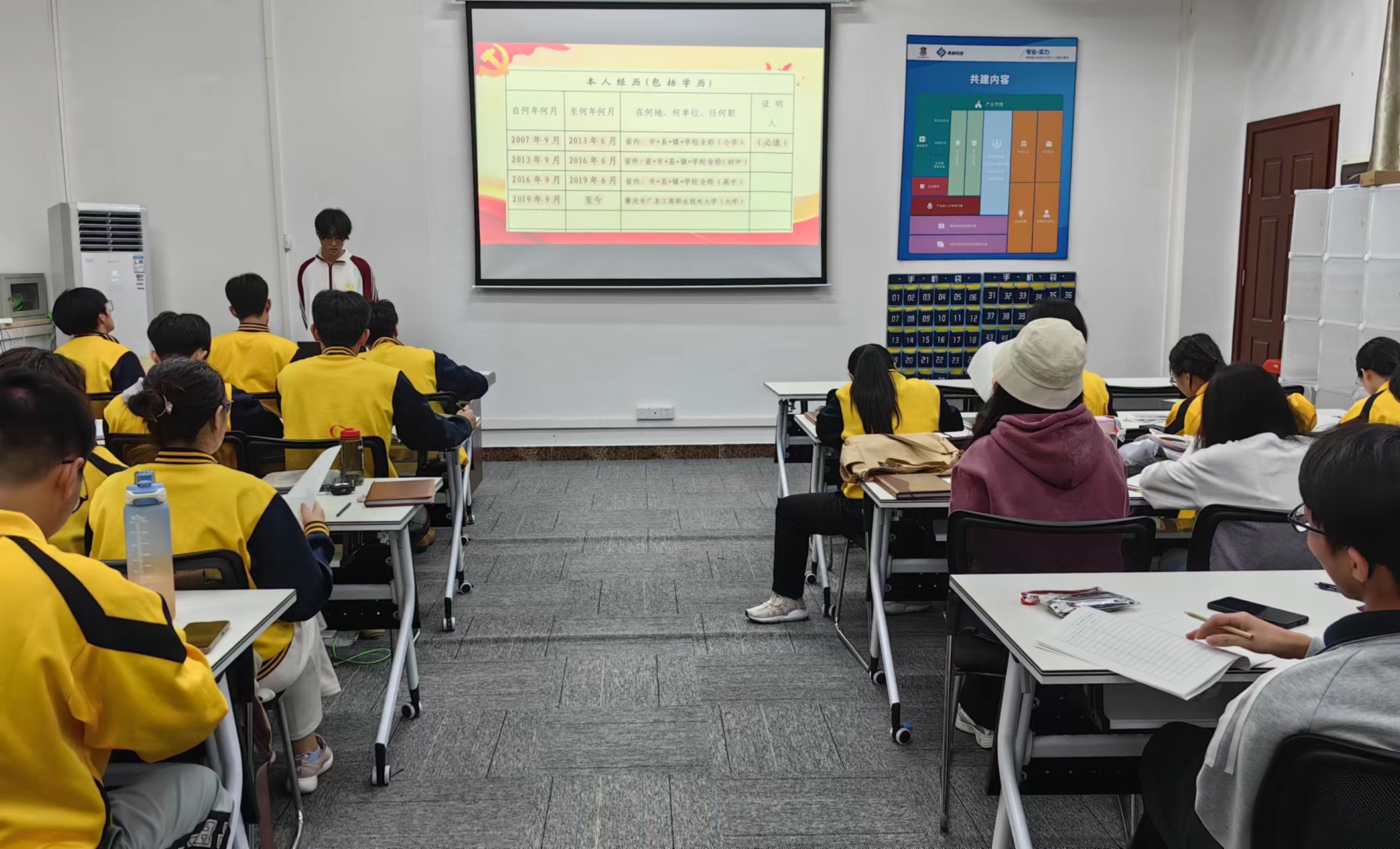 图为会议现场.jpg 图为会议现场.jpg