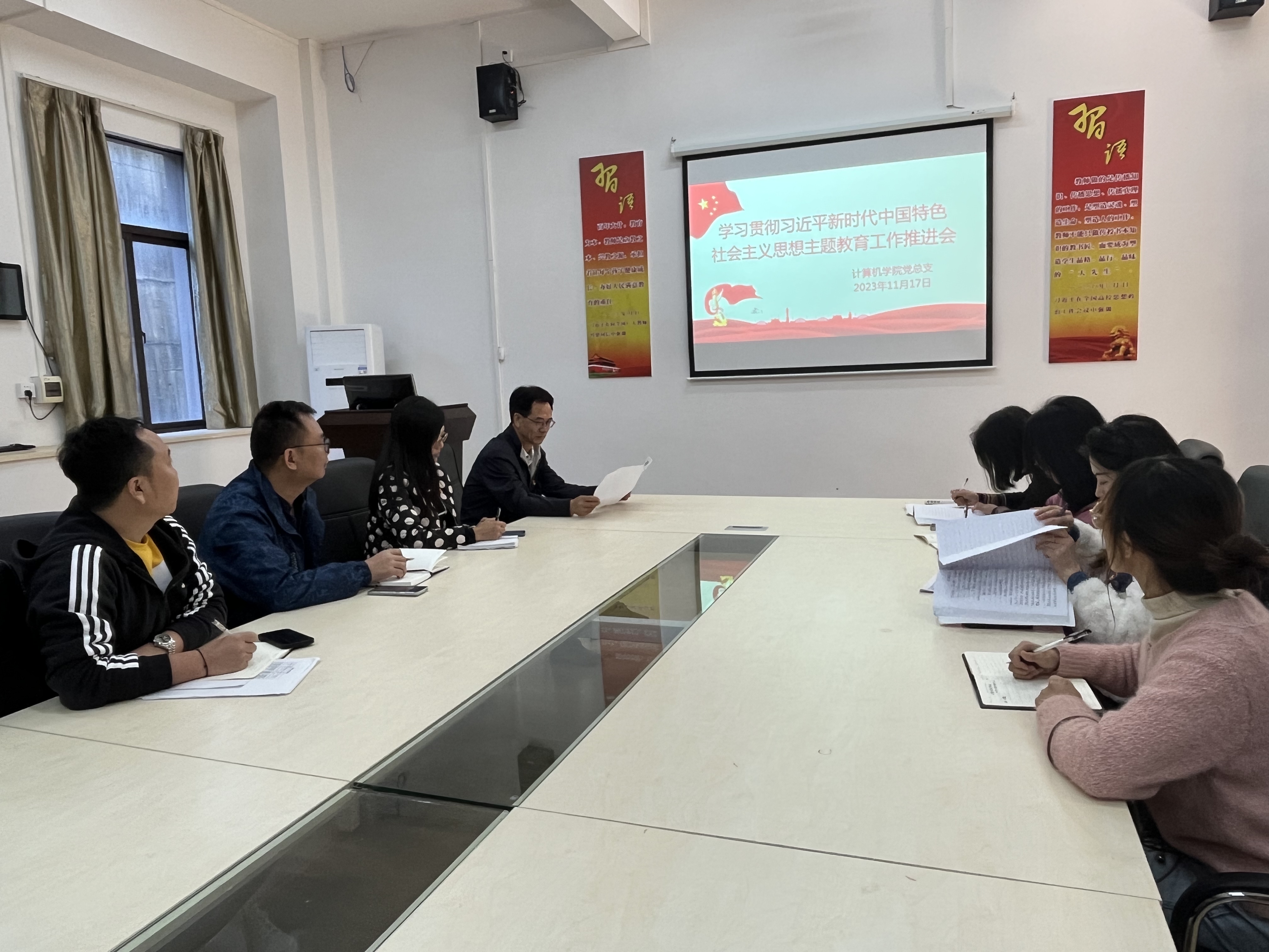 图为主题教育推进会场面.jpg 图为主题教育推进会场面.jpg