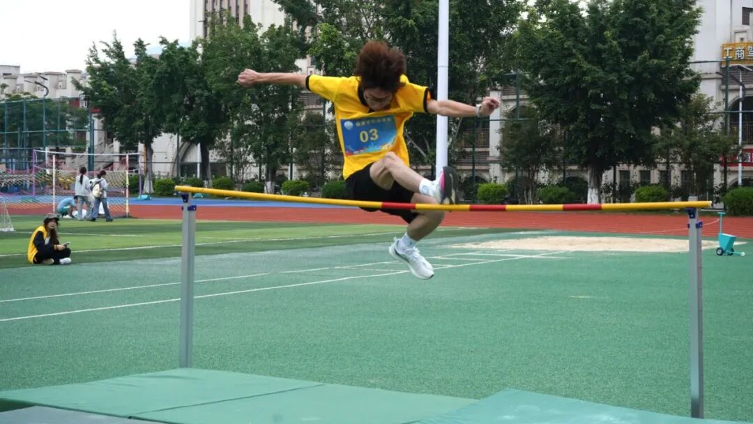 小孩跳起来
AI 生成的内容可能不正确。 小孩跳起来
AI 生成的内容可能不正确。