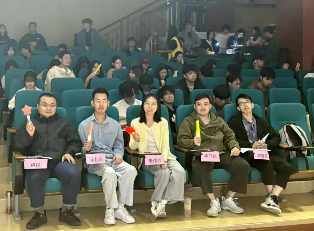 一群穿制服的人
AI 生成的内容可能不正确。 一群穿制服的人
AI 生成的内容可能不正确。