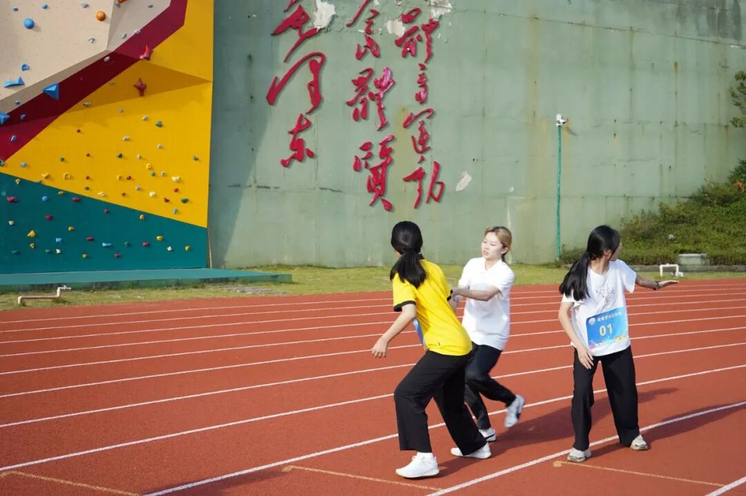 图片包含 运动, 体育, 建筑, 院子
AI 生成的内容可能不正确。 图片包含 运动, 体育, 建筑, 院子
AI 生成的内容可能不正确。