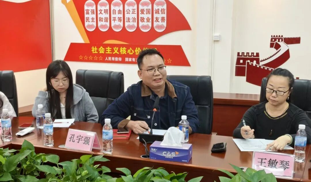 几个人在桌子前
AI 生成的内容可能不正确。 几个人在桌子前
AI 生成的内容可能不正确。