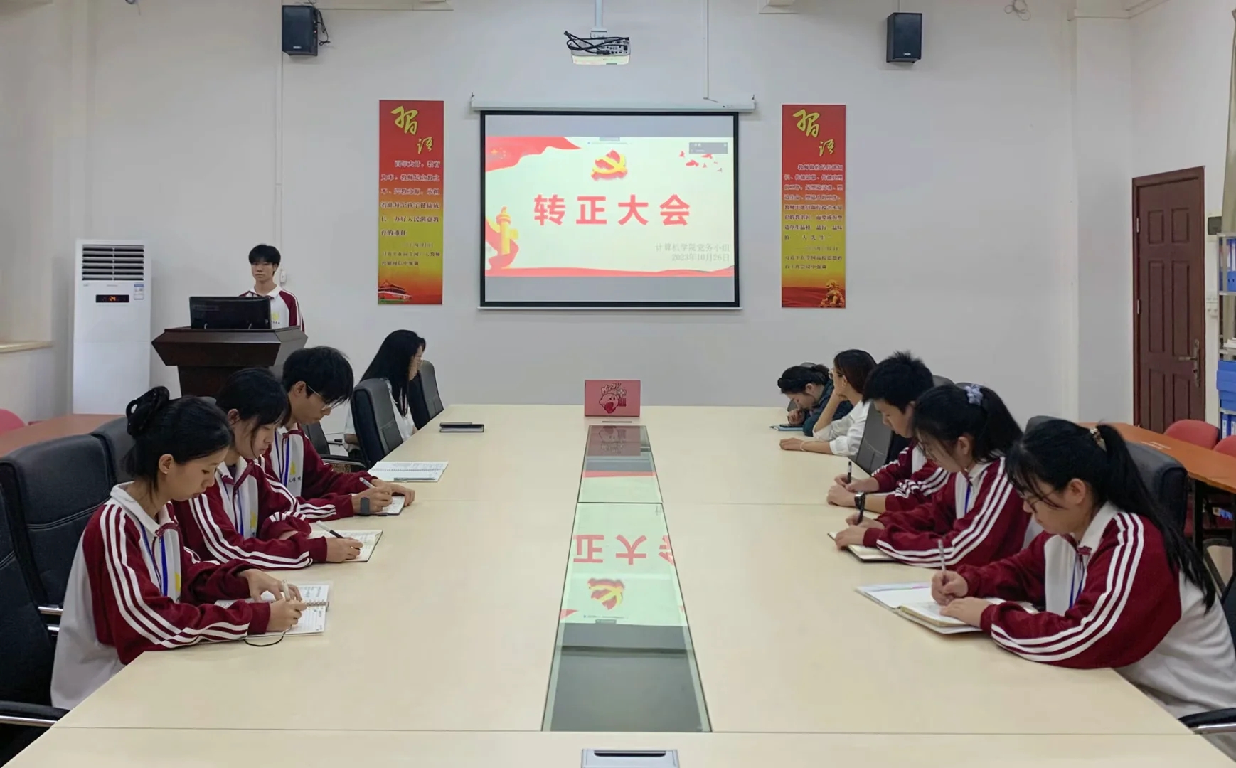 图为会议现场.jpg 图为会议现场.jpg