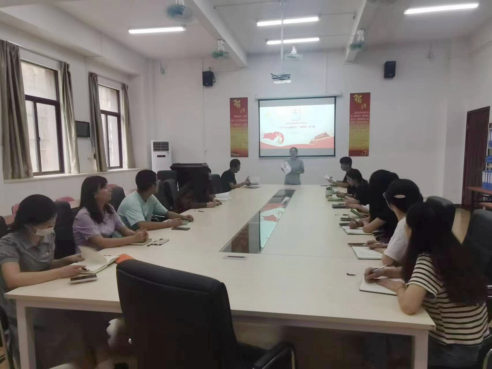 图为学习现场 .jpg 图为学习现场 .jpg