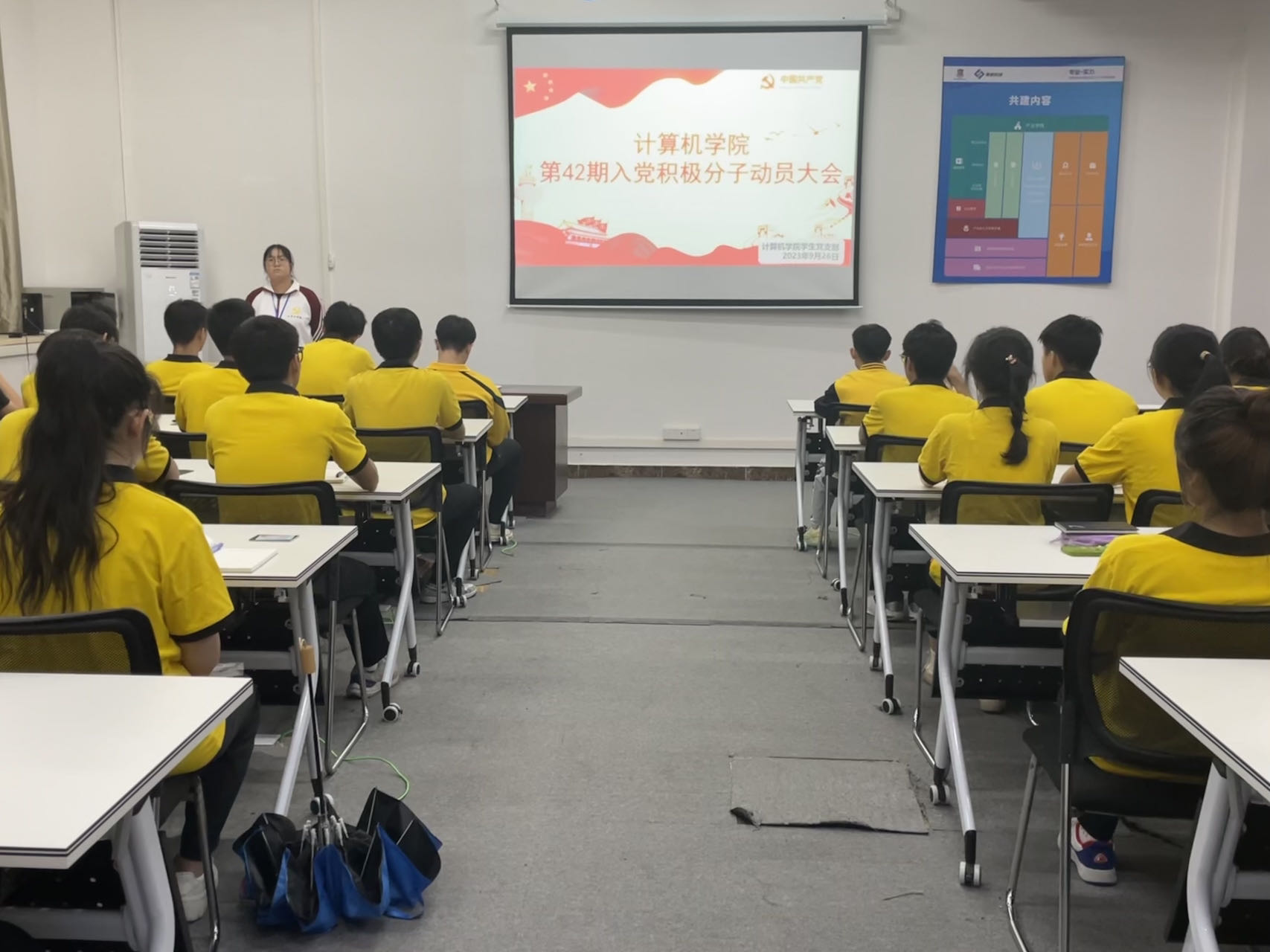 图为会议现场.jpg 图为会议现场.jpg
