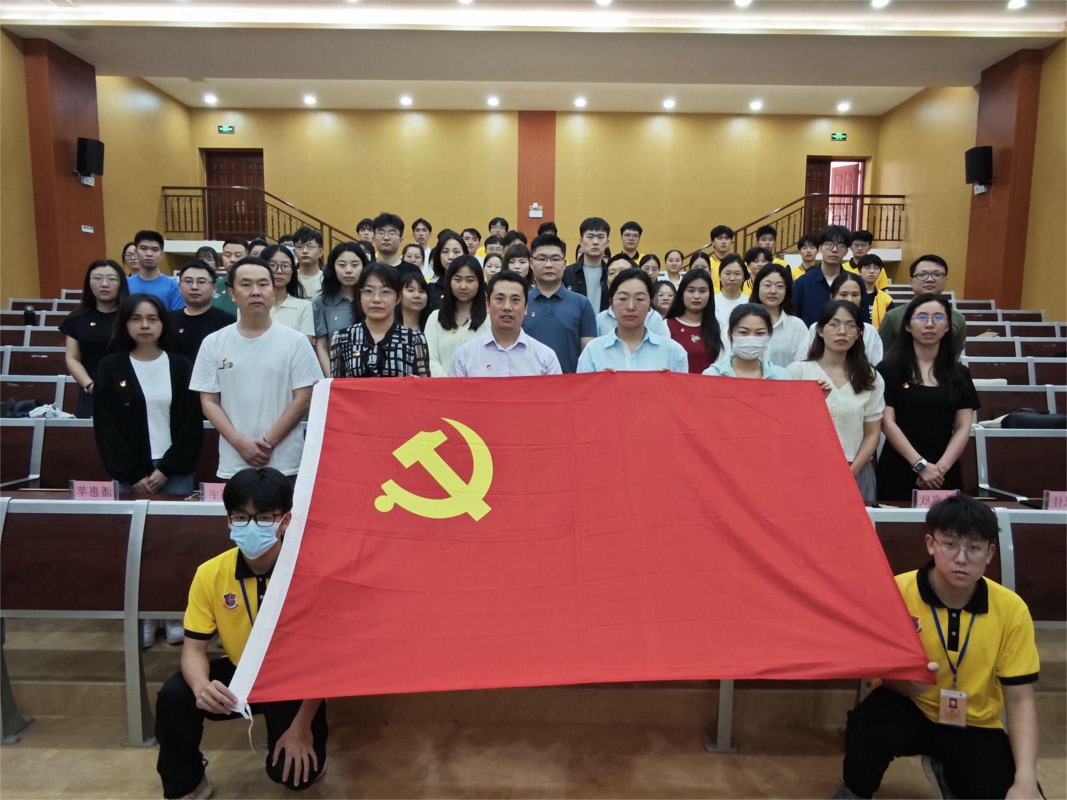 图为集体合照.jpg 图为集体合照.jpg