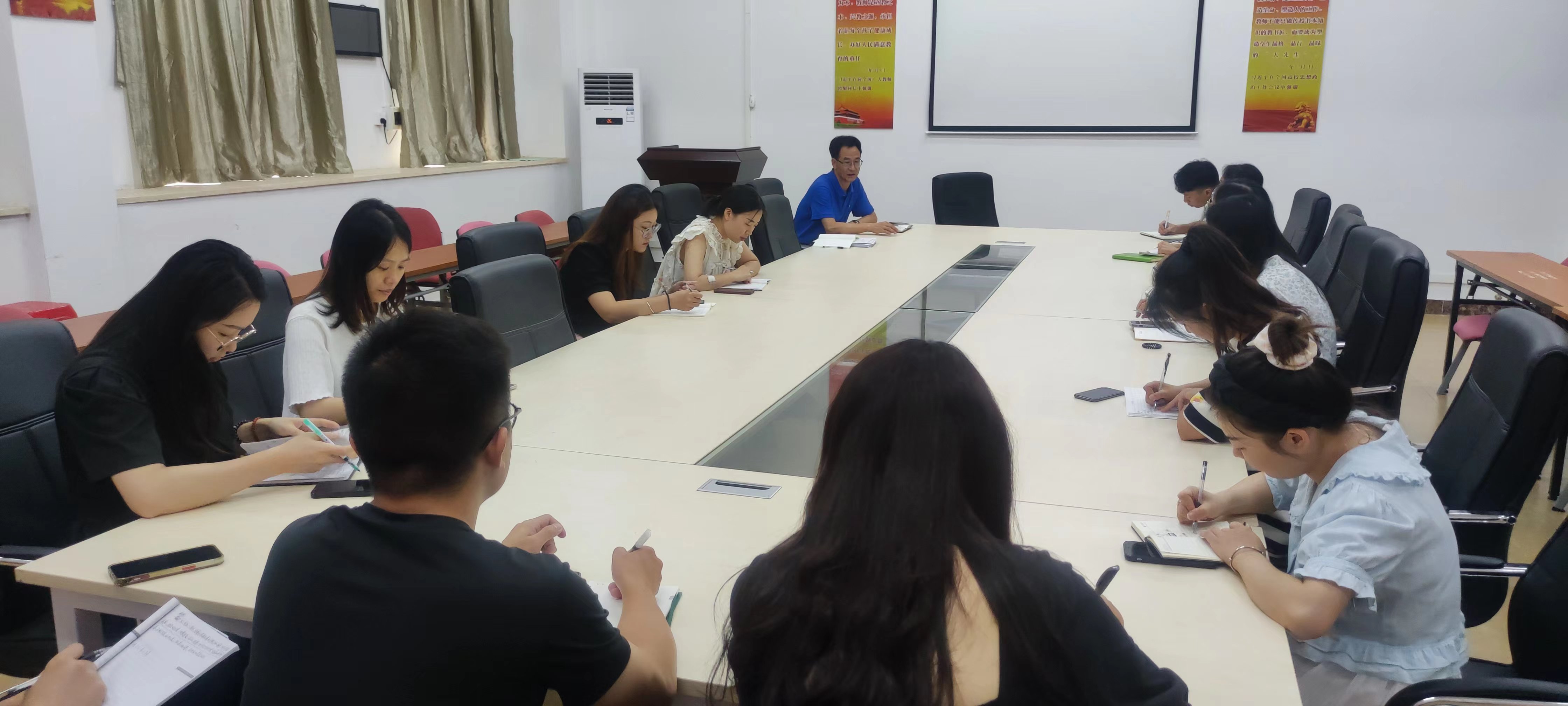 图为会议现场.jpg 图为会议现场.jpg