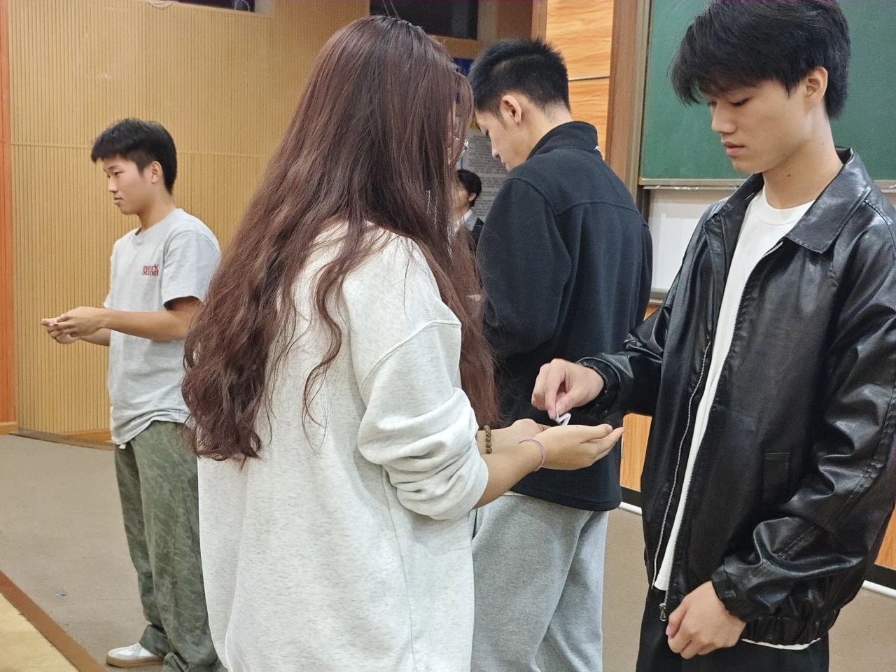 图片 13 图片 13
