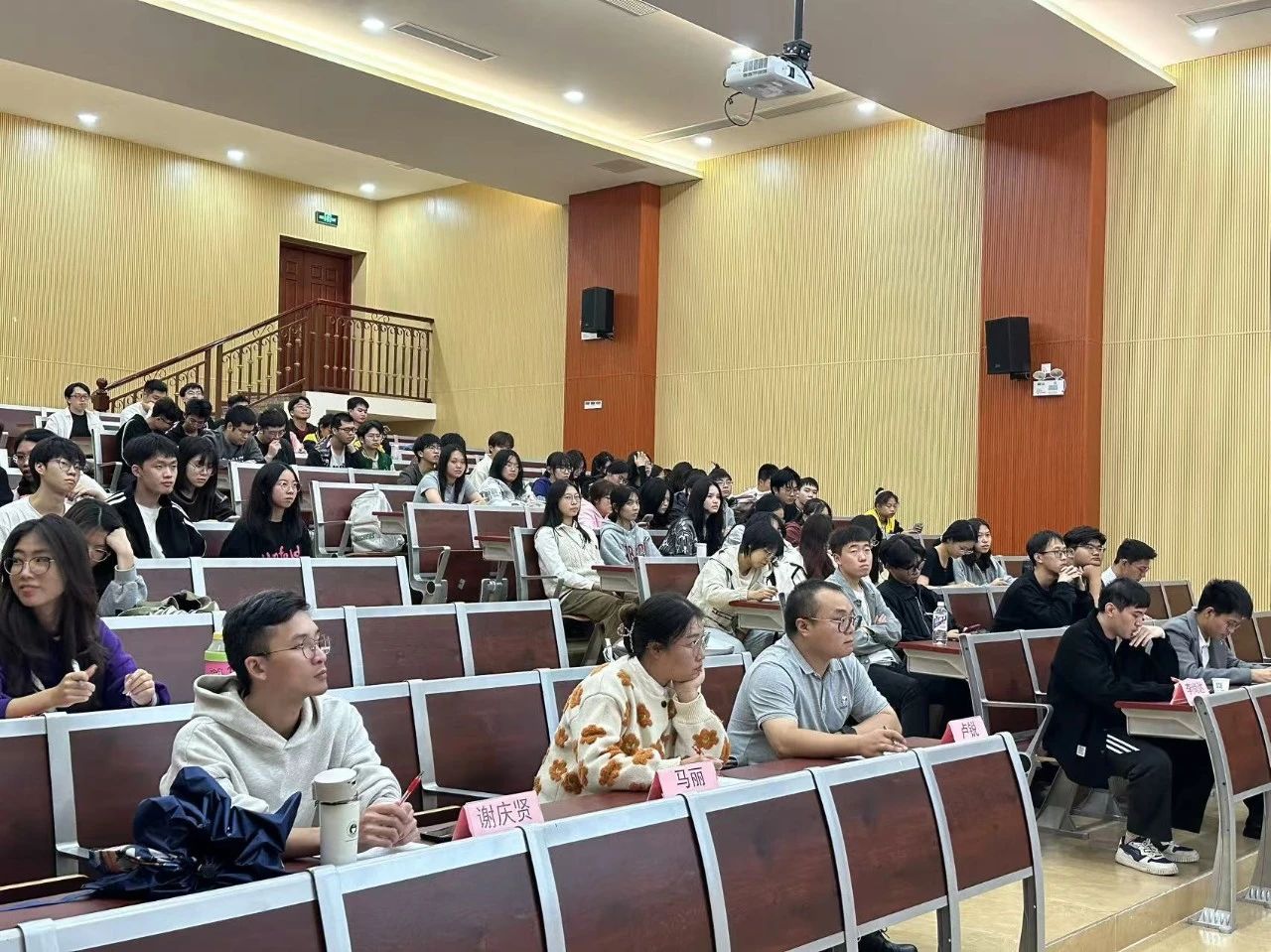 图片 1 图片 1