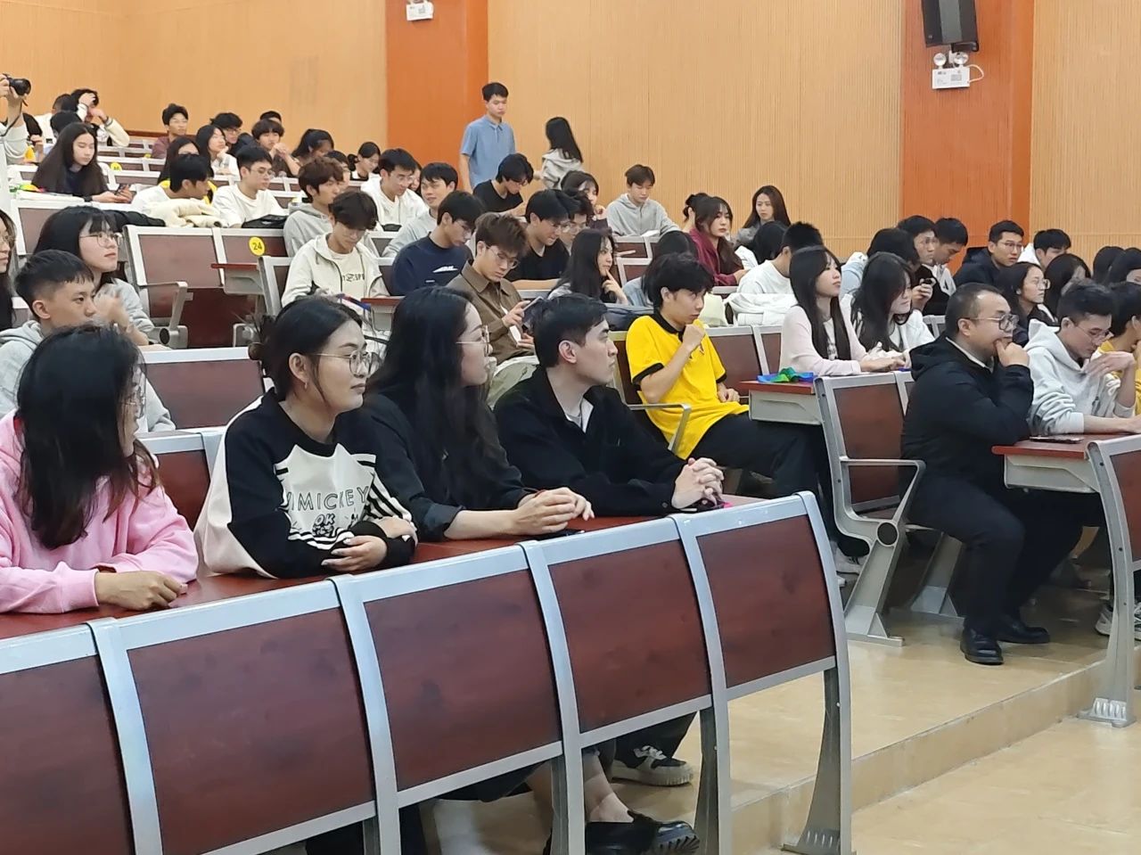 图片 1 图片 1