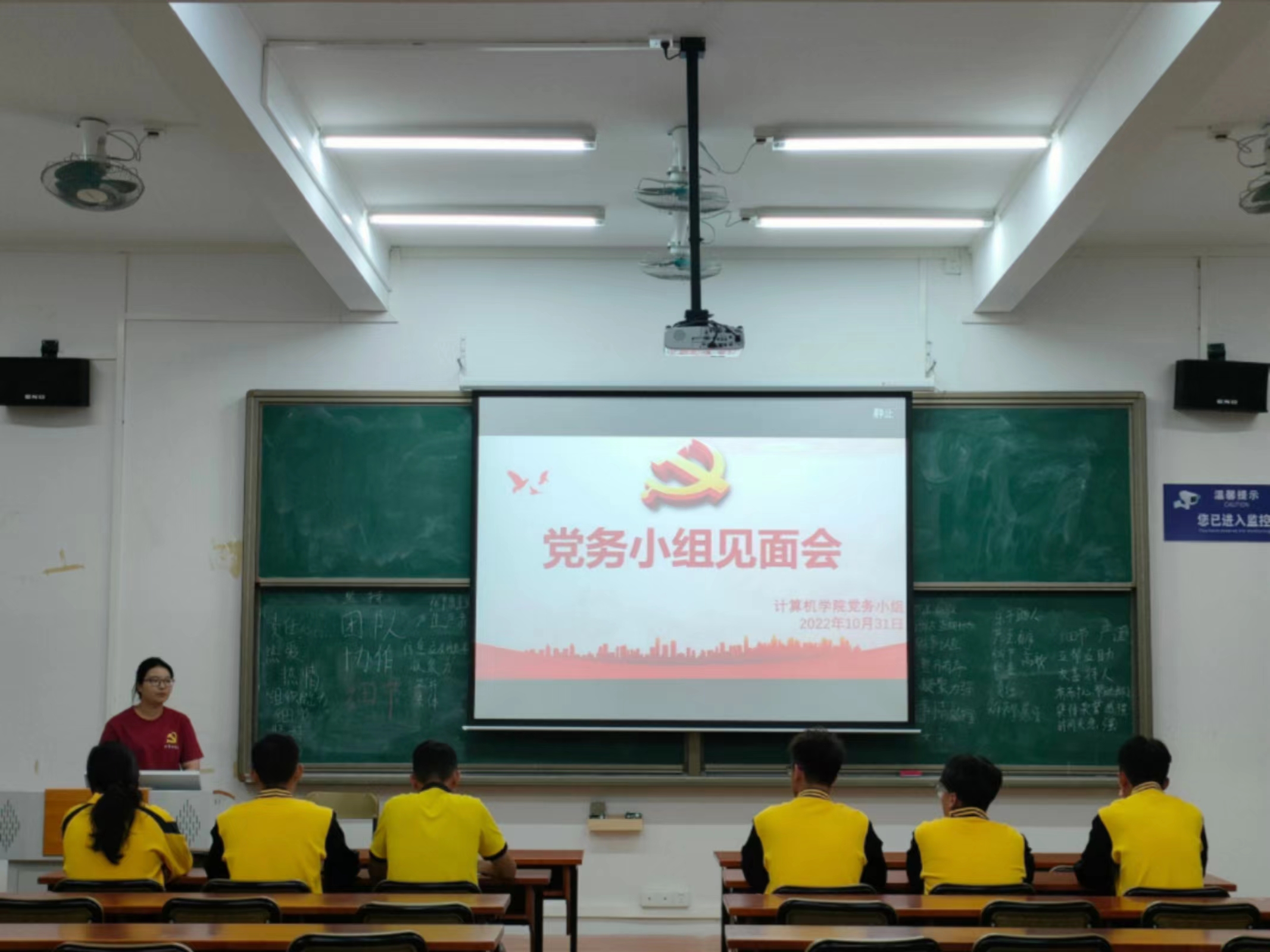 图为21级干事发表讲话.jpg 图为21级干事发表讲话.jpg