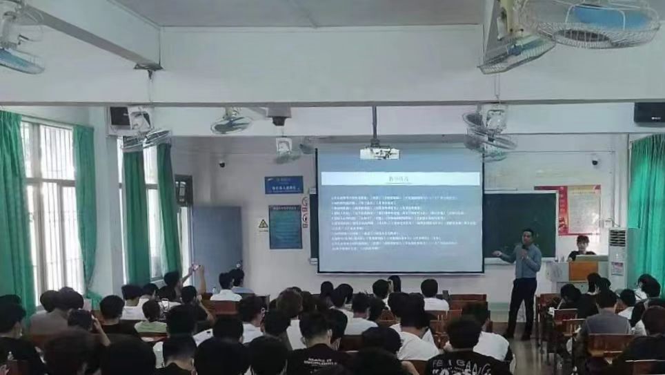 图为讲座现场.jpg 图为讲座现场.jpg