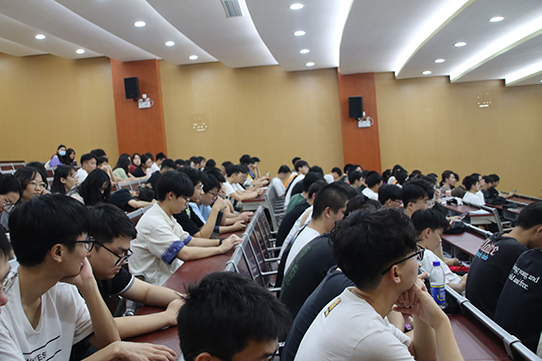 图为讲座现场.jpg 图为讲座现场.jpg