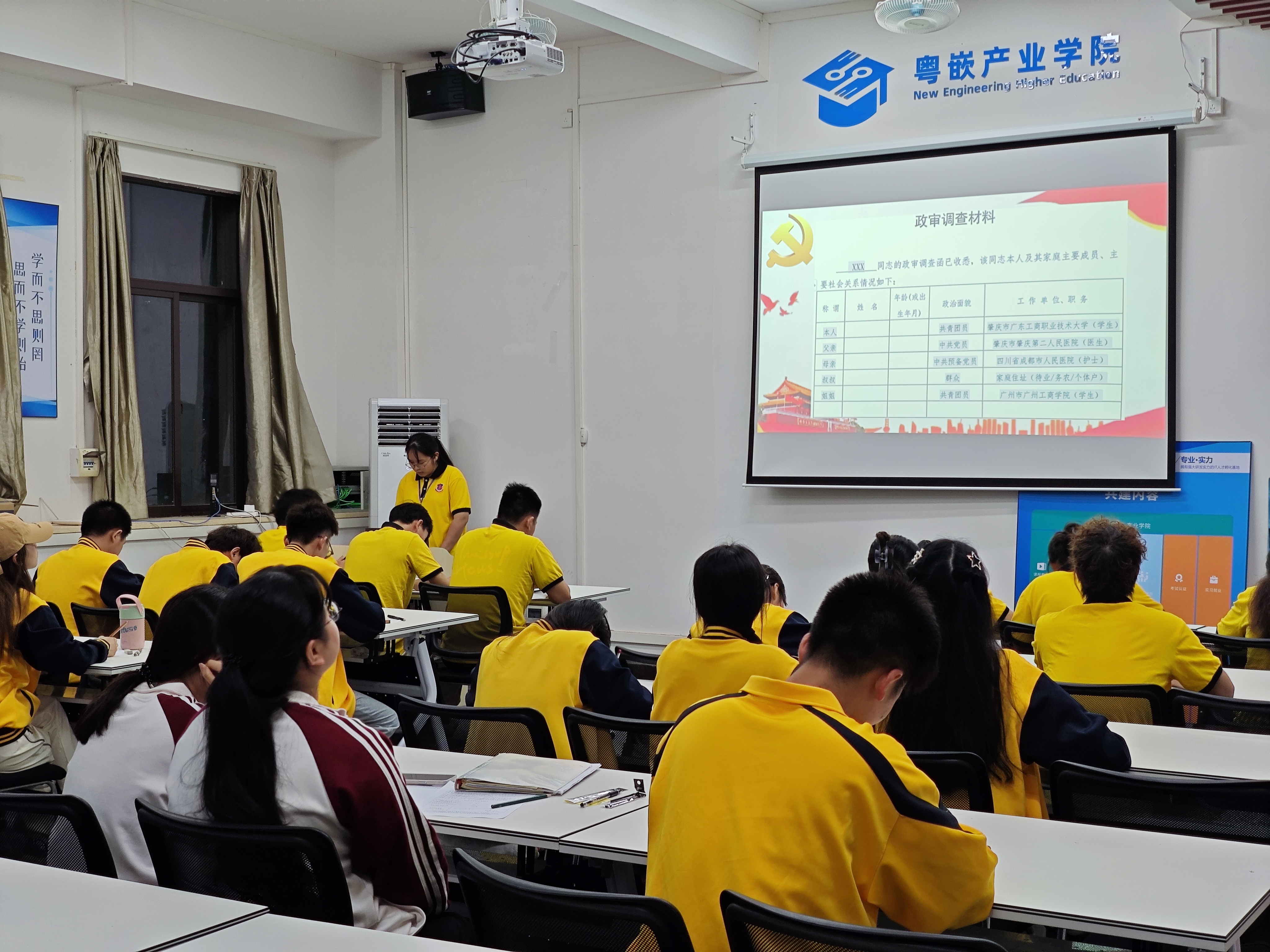 图为会议现场.jpg 图为会议现场.jpg
