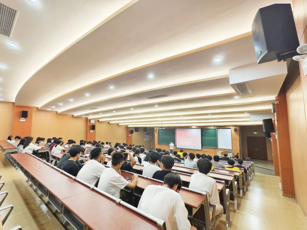 图片 2 图片 2