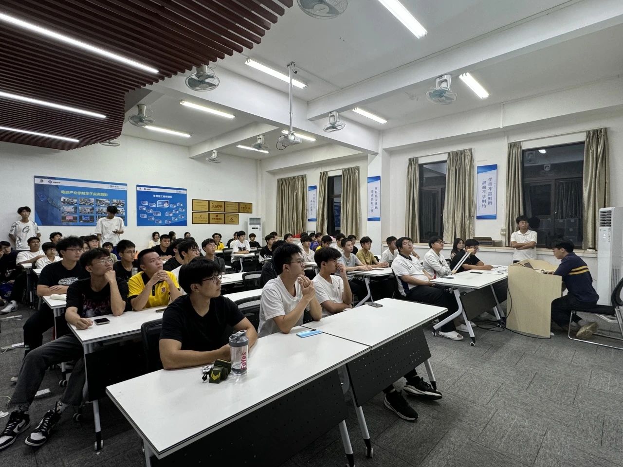 图片 10 图片 10