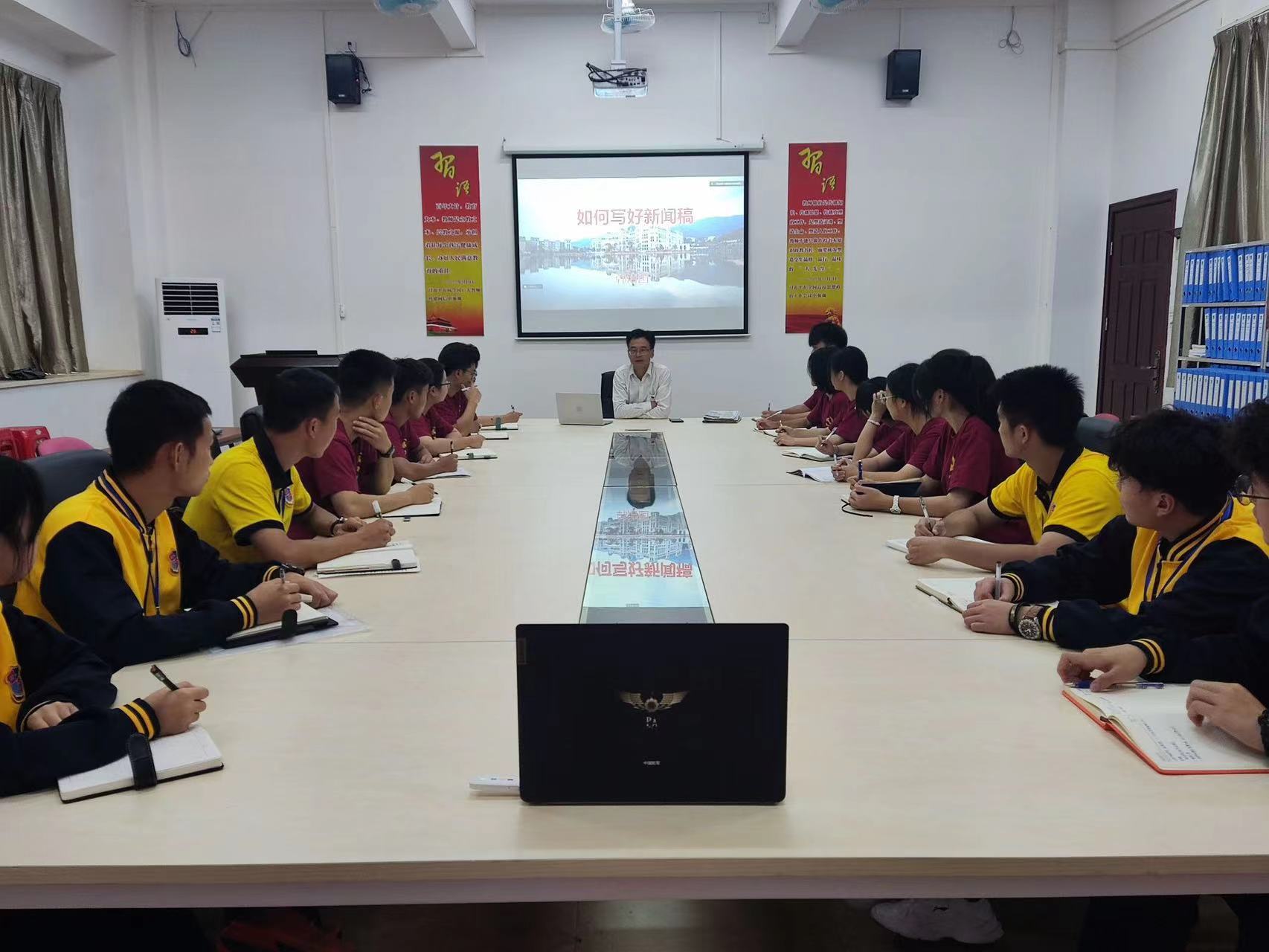 图为会议现场.jpg 图为会议现场.jpg