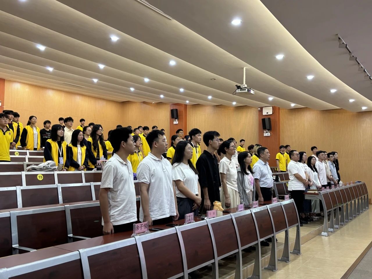 图片 2 图片 2
