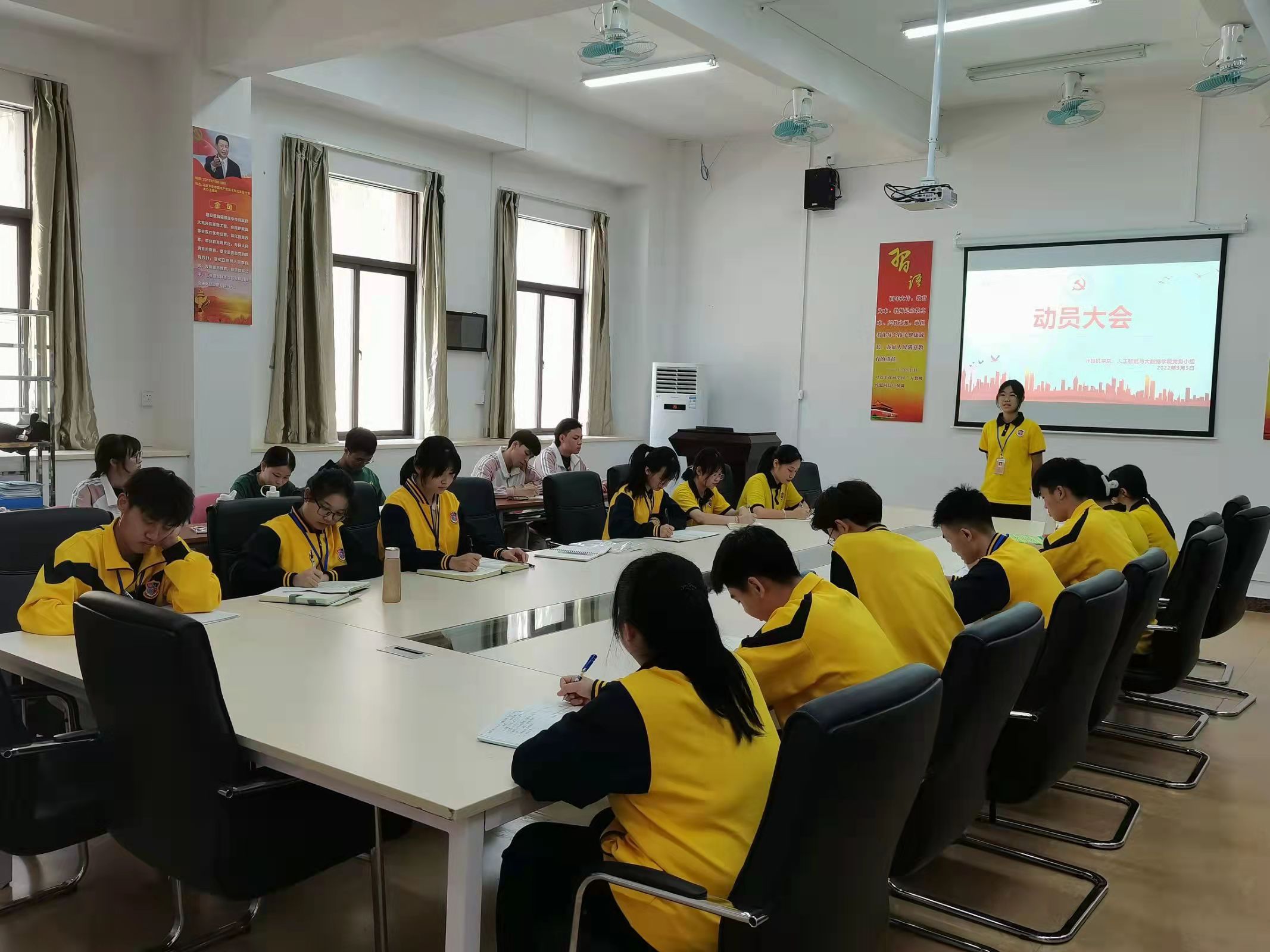 图为会议现场.jpg 图为会议现场.jpg