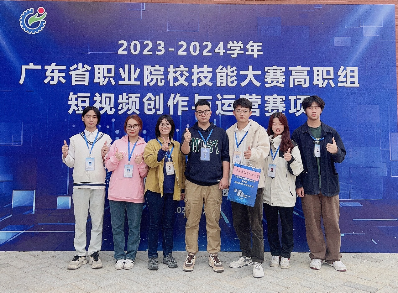 图片 1 图片 1