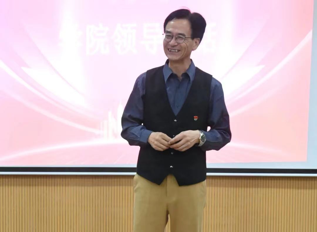 图为韩治国讲话.jpg 图为韩治国讲话.jpg