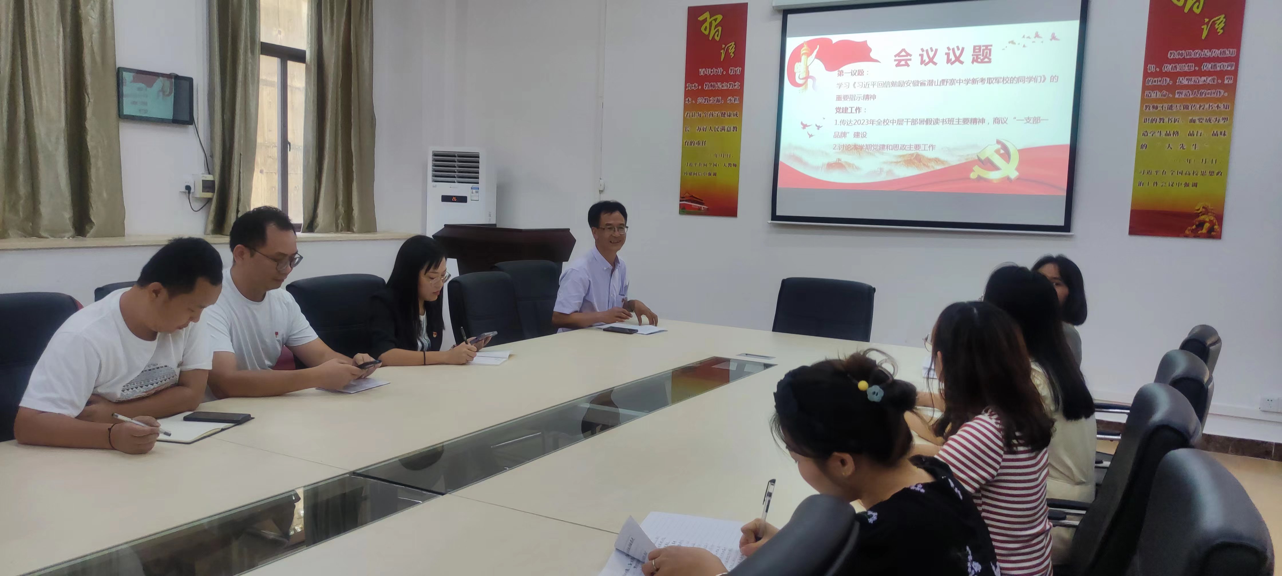 图为会议现场.jpg 图为会议现场.jpg