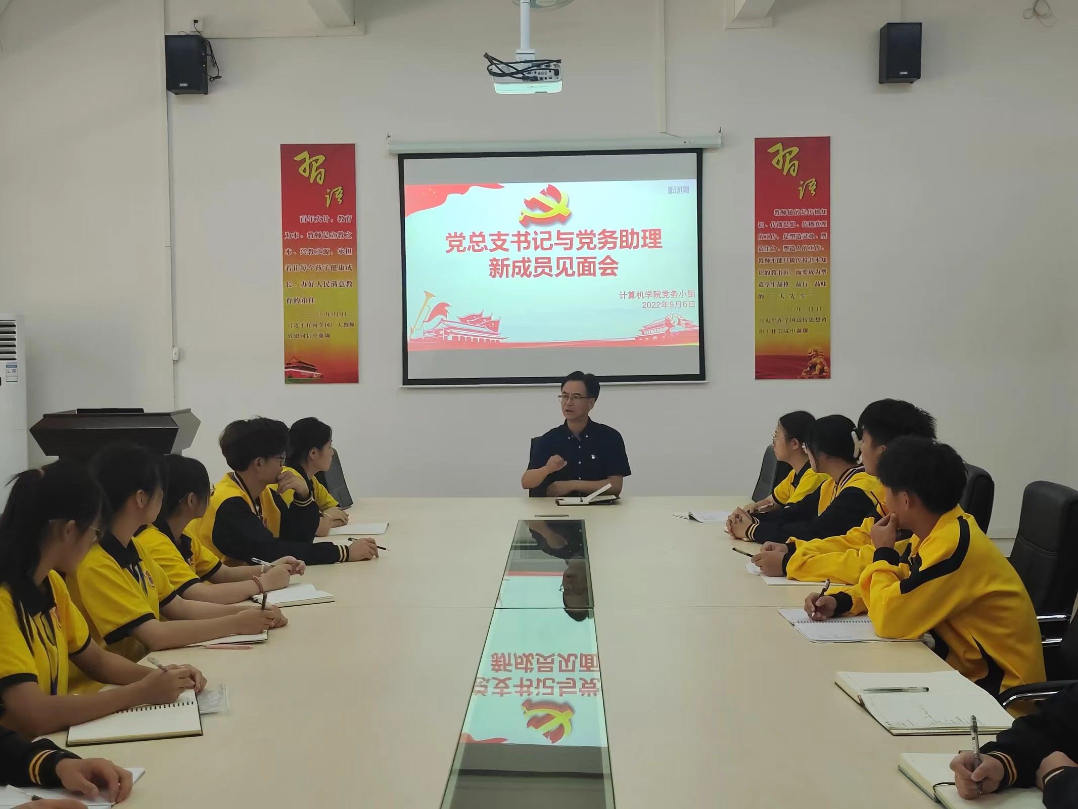 图为见面会现场.jpg 图为见面会现场.jpg