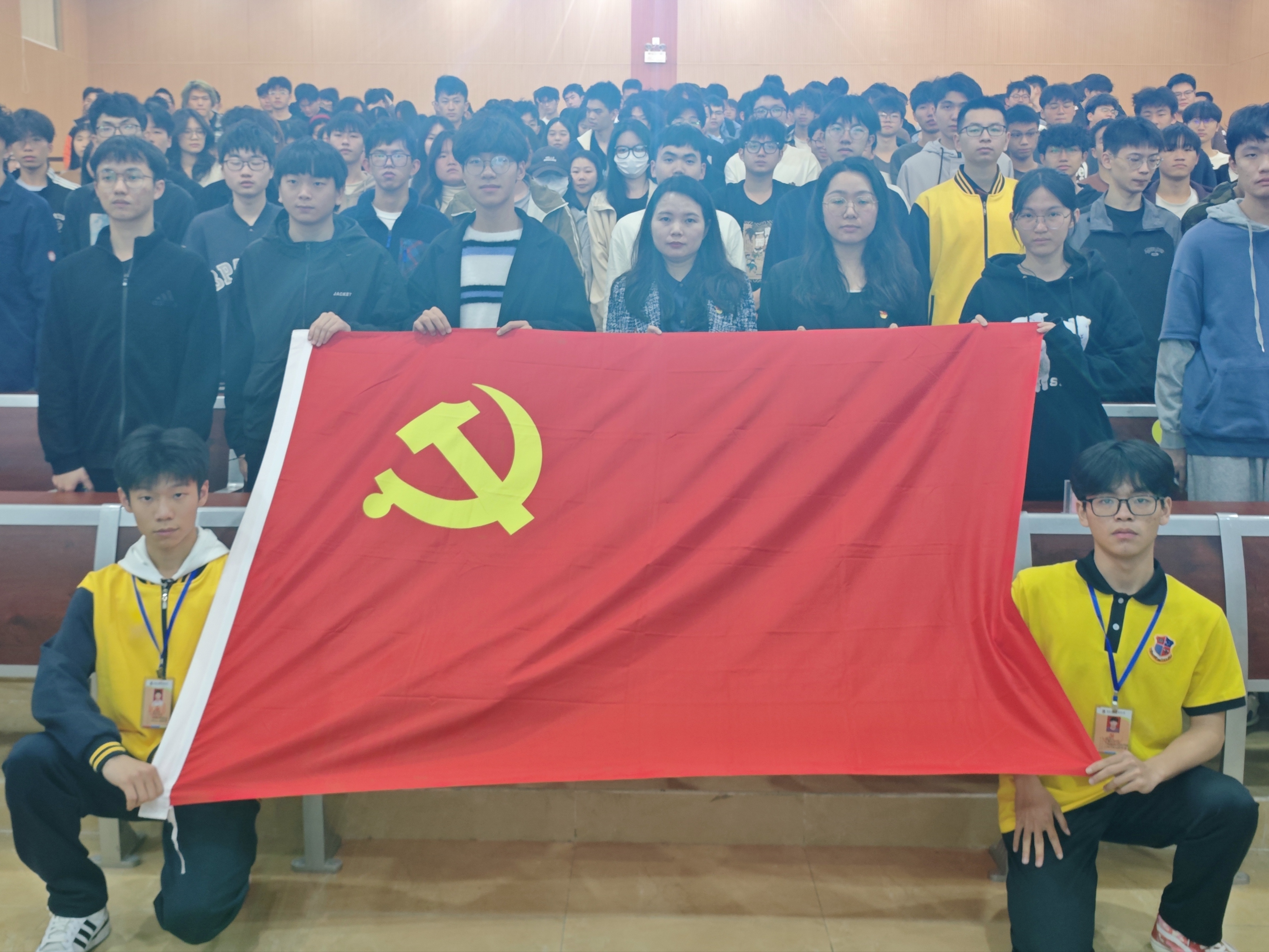 图为全体参与会议人员合影.jpg 图为全体参与会议人员合影.jpg