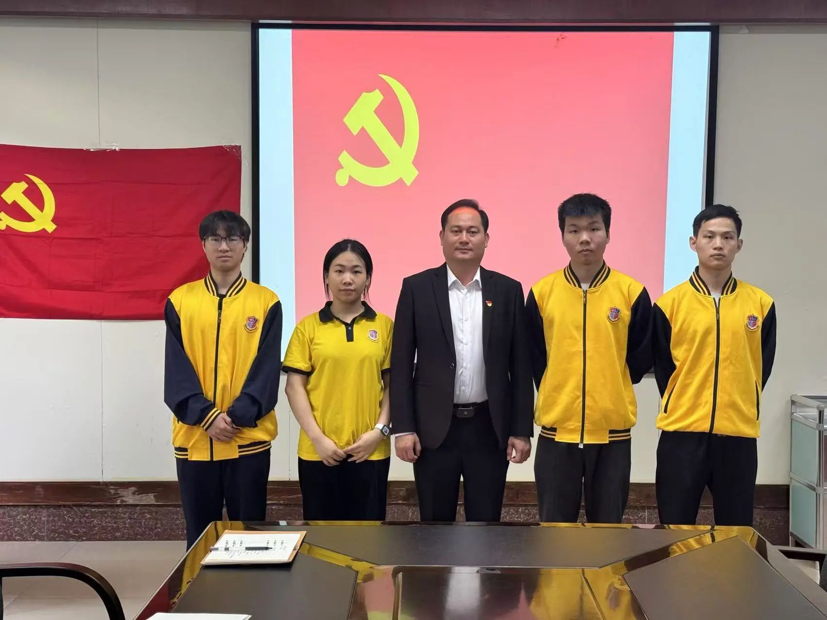 图片 2 图片 2