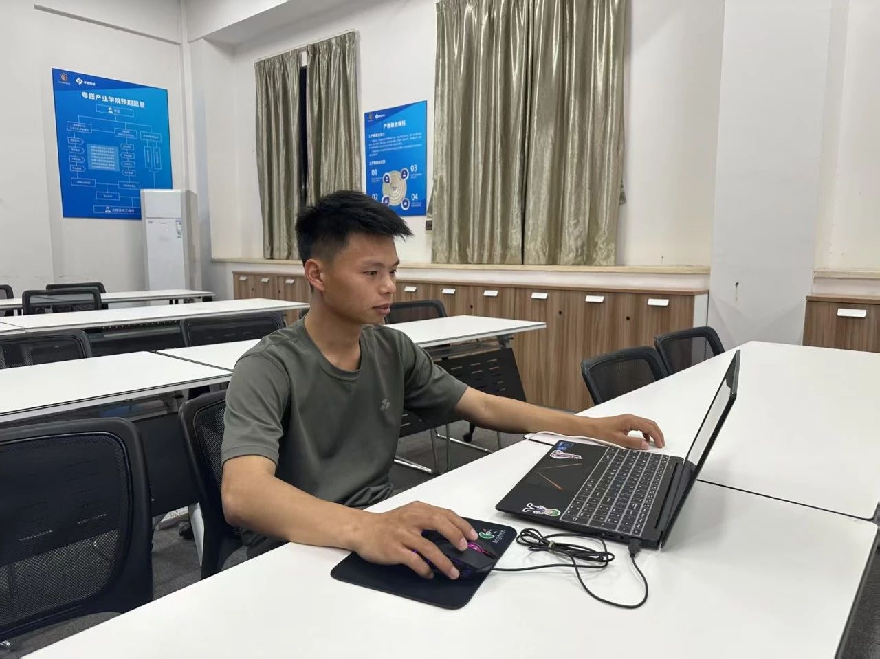 图片 2 图片 2