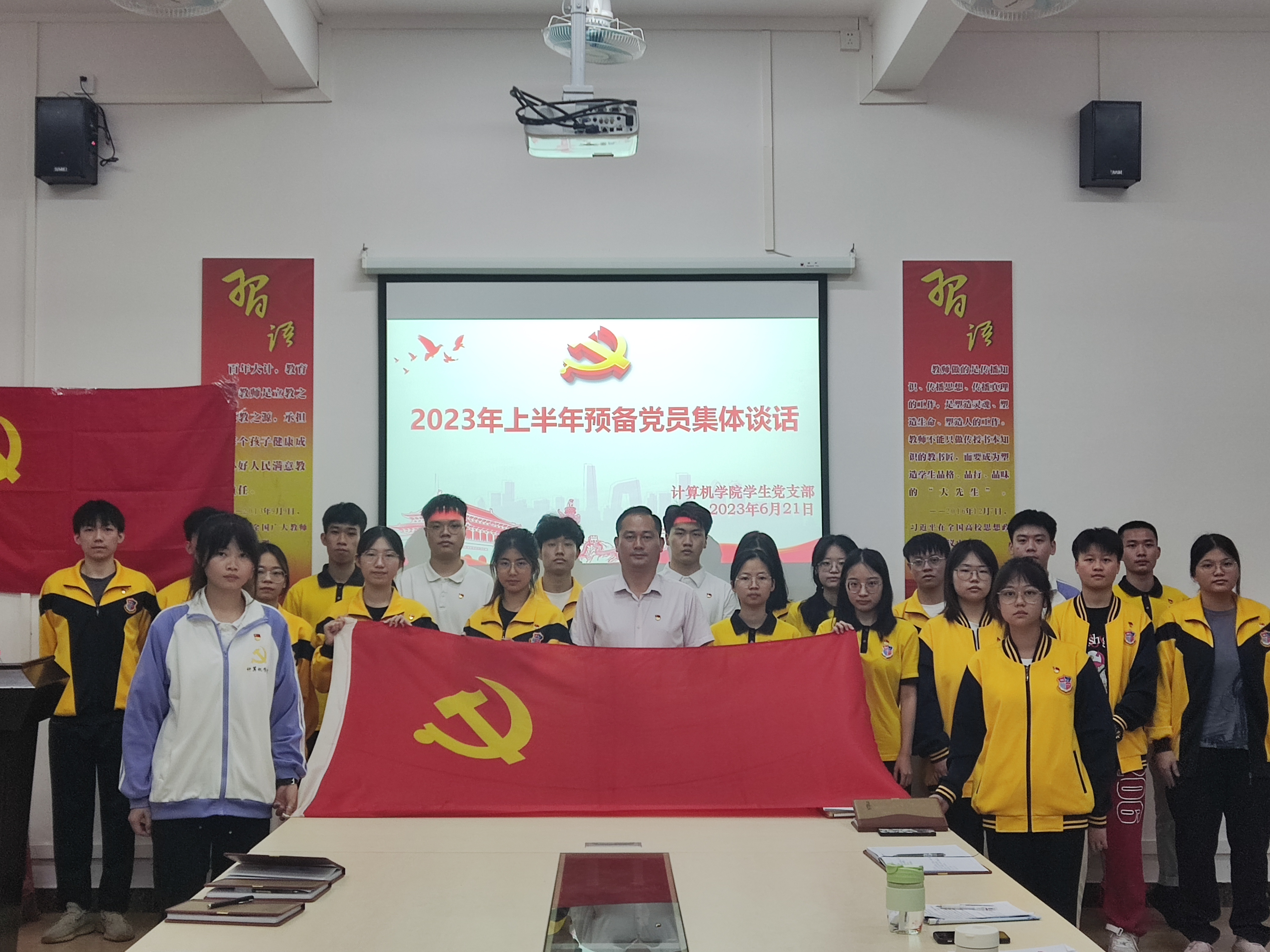 图为参会人员合影.jpeg 图为参会人员合影.jpeg