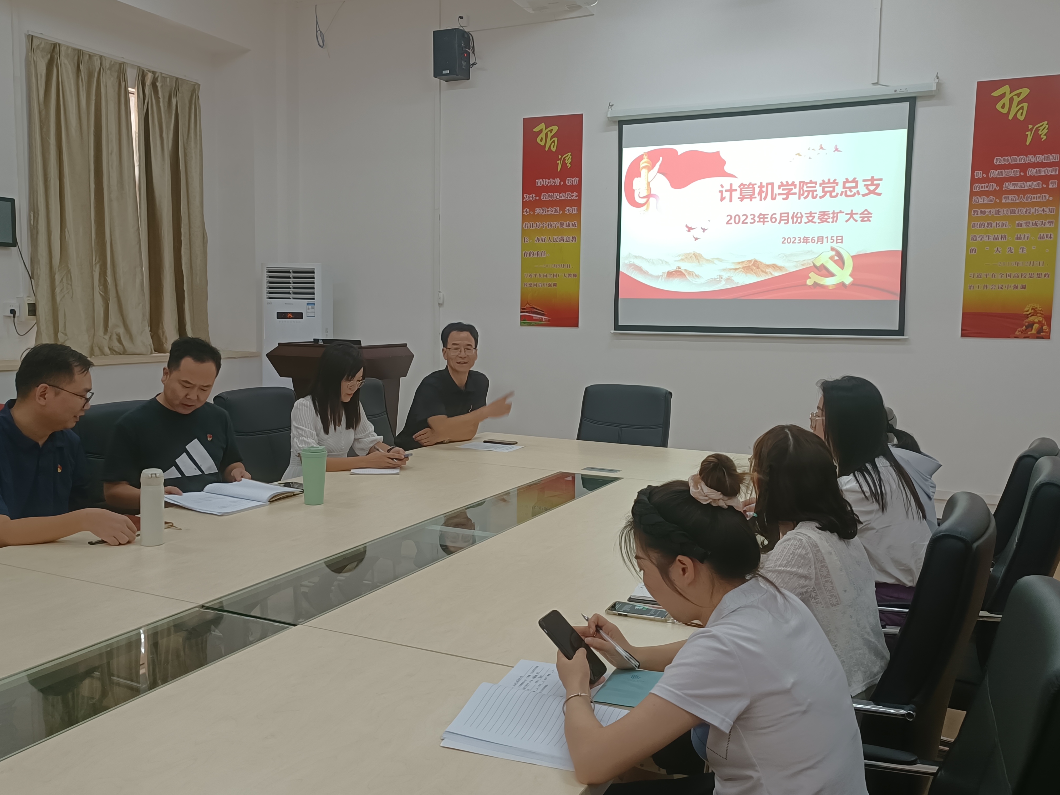 图为支委会现场.jpg 图为支委会现场.jpg