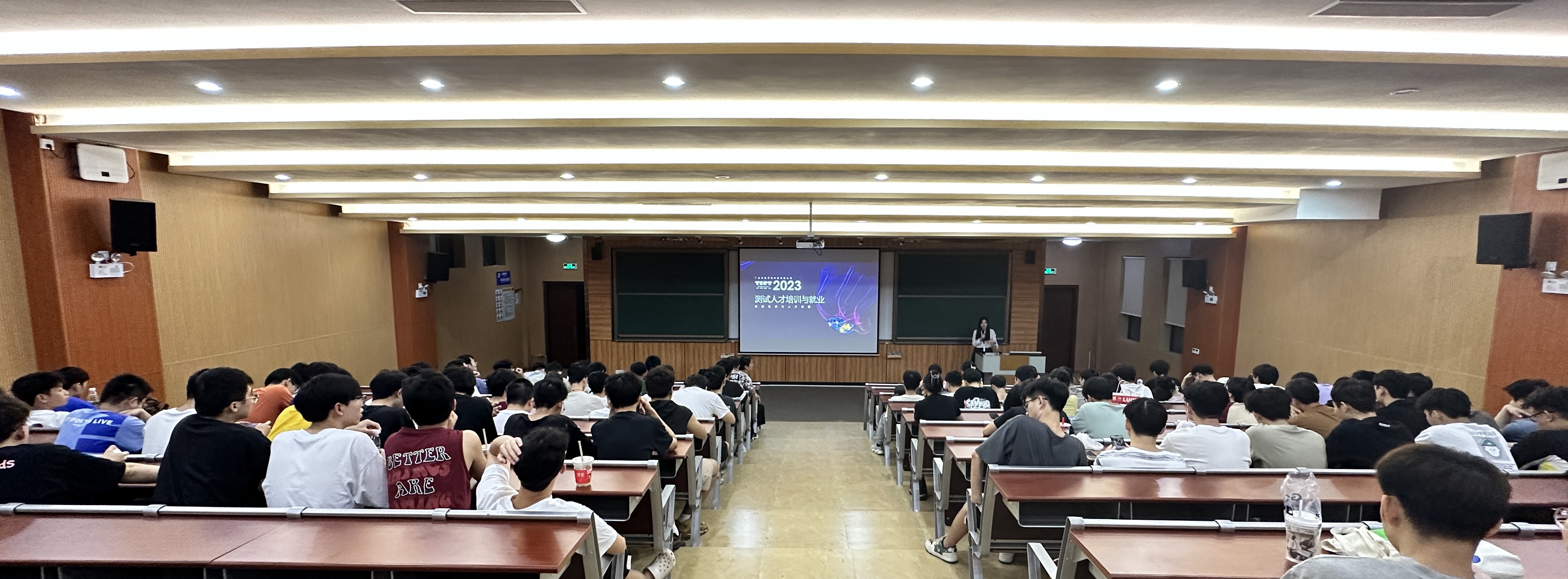 图为宣讲会现场.jpg 图为宣讲会现场.jpg