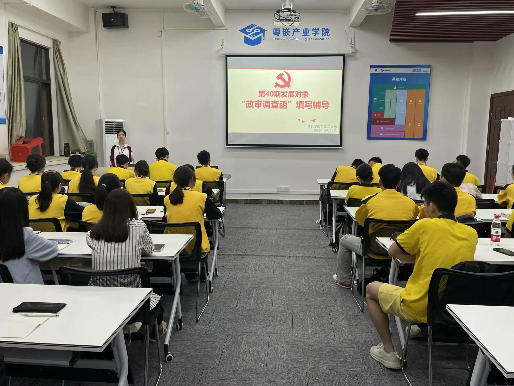 图为会议现场.jpg 图为会议现场.jpg