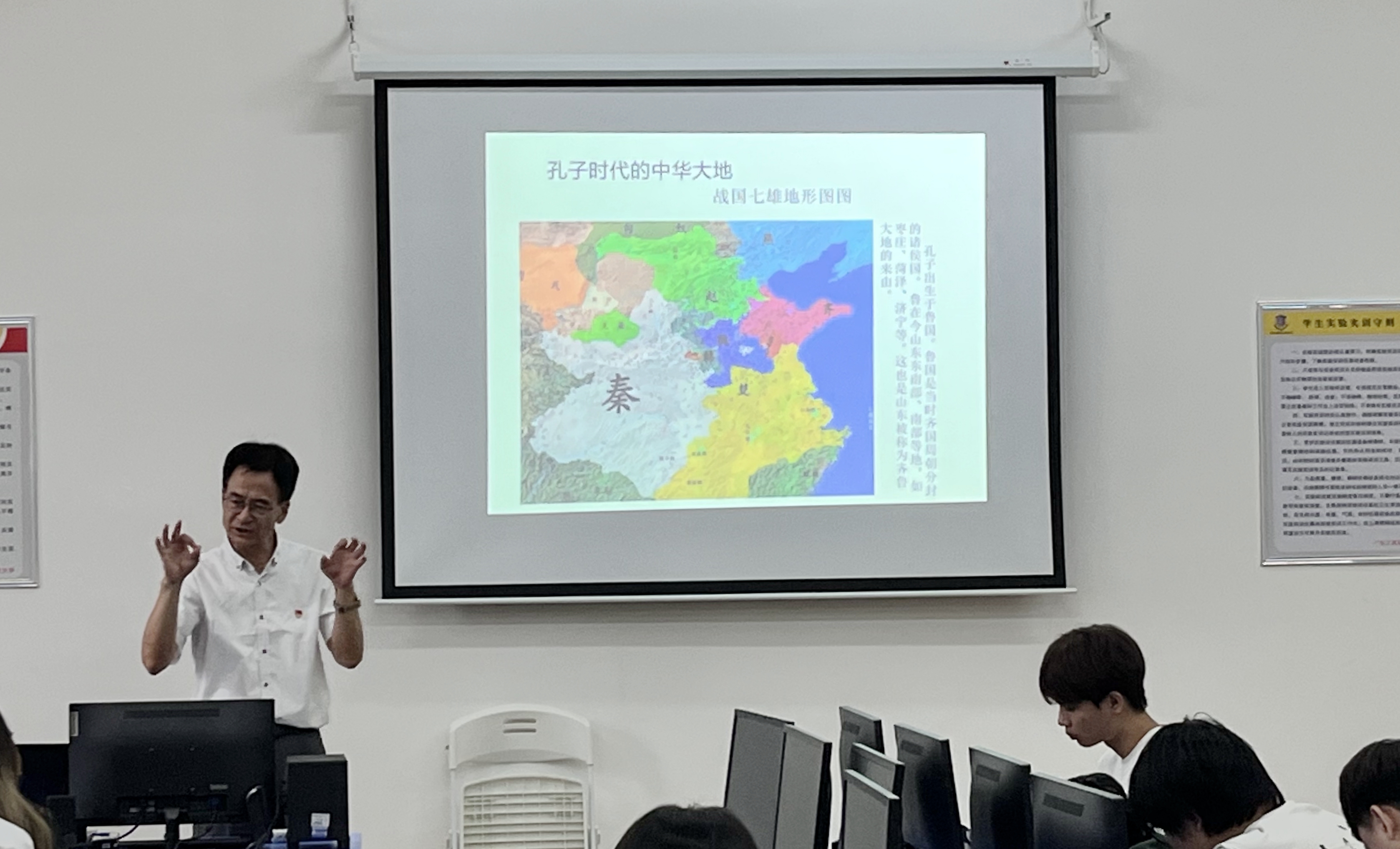 图为韩治国在授课中.jpg 图为韩治国在授课中.jpg
