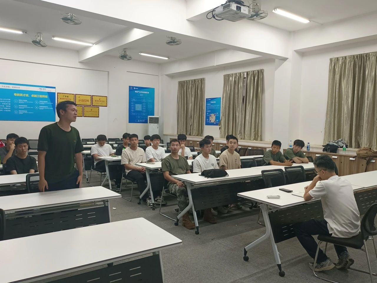 图片 48 图片 48