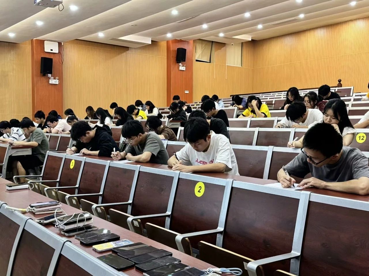 图片 2 图片 2