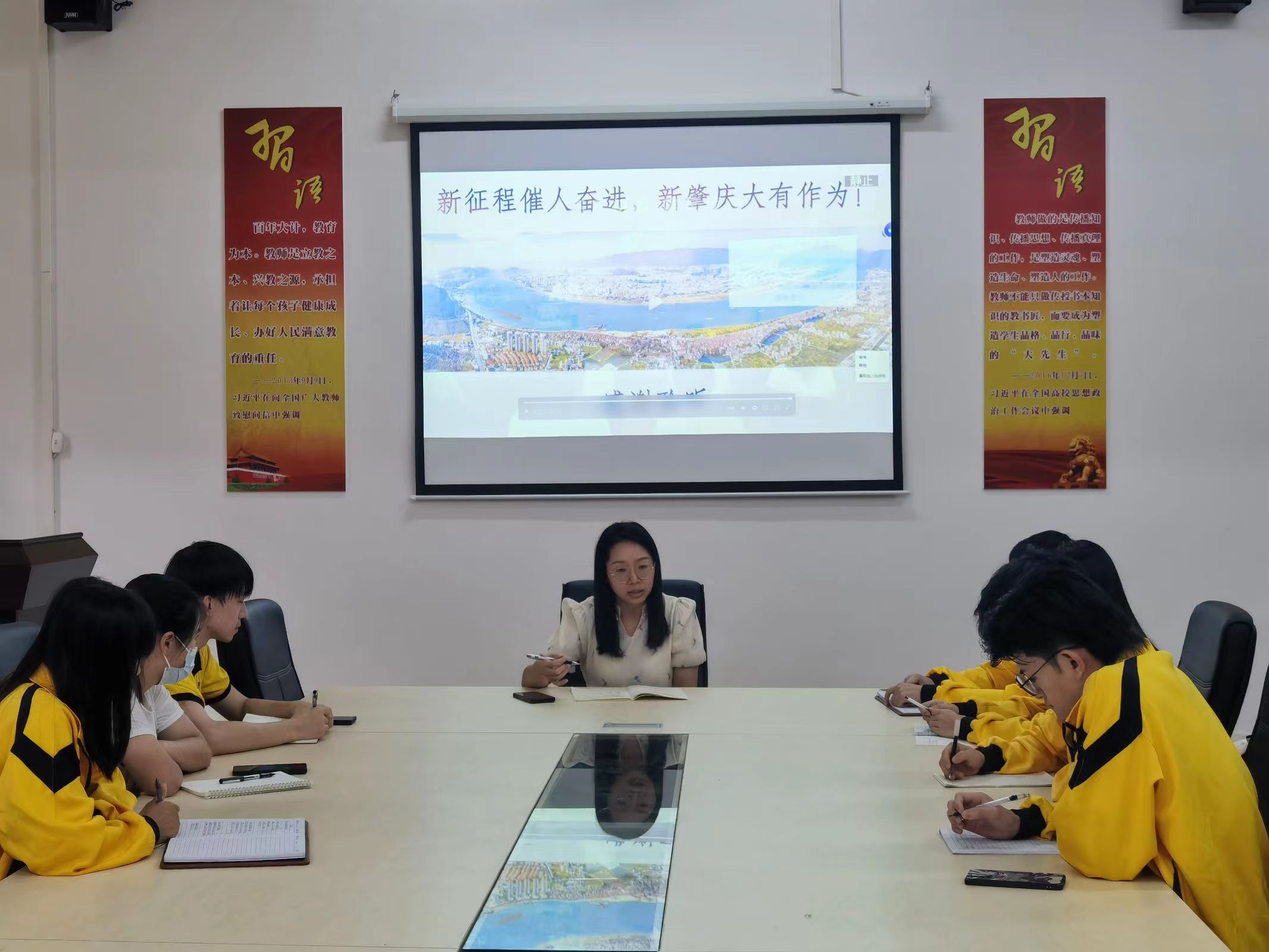 图为孔嘉欣发表讲话.jpg 图为孔嘉欣发表讲话.jpg