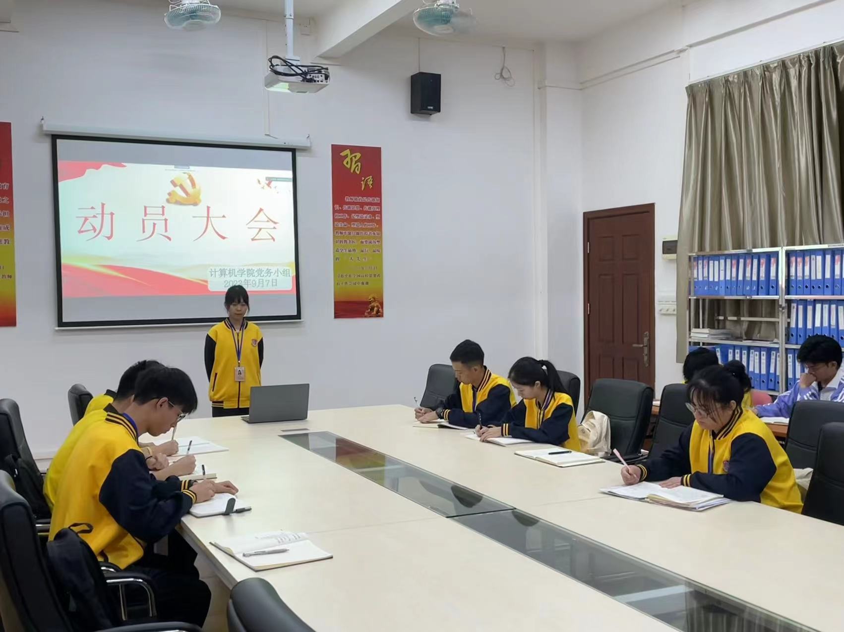图为会议现场.jpg 图为会议现场.jpg