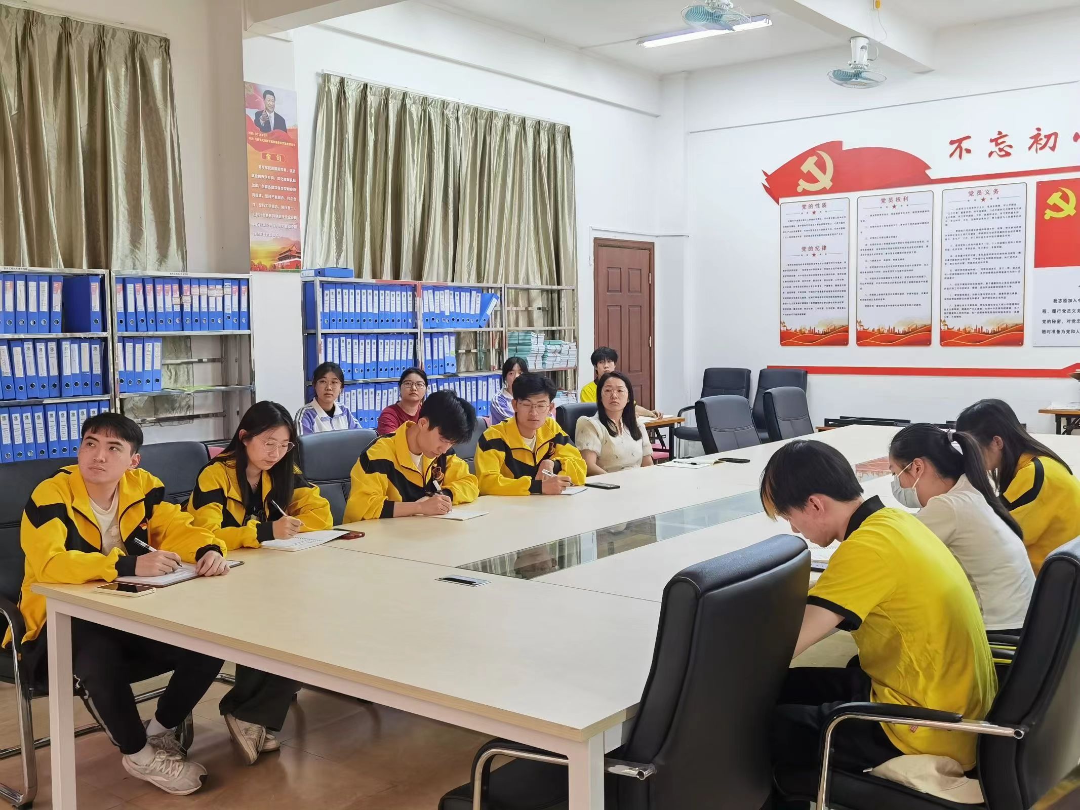 图为集体学习现场.jpg 图为集体学习现场.jpg