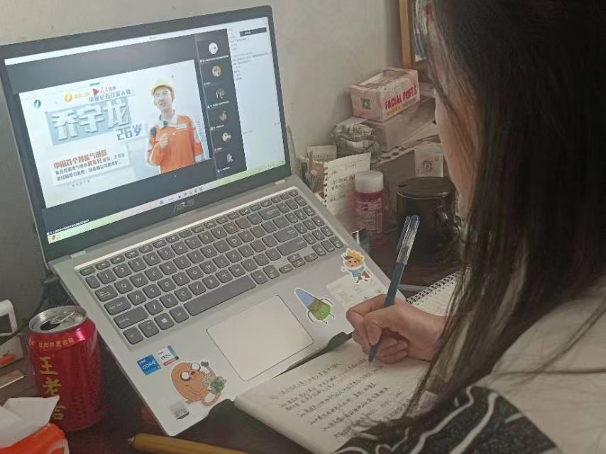 图为入党积极分子记录笔记.jpg 图为入党积极分子记录笔记.jpg